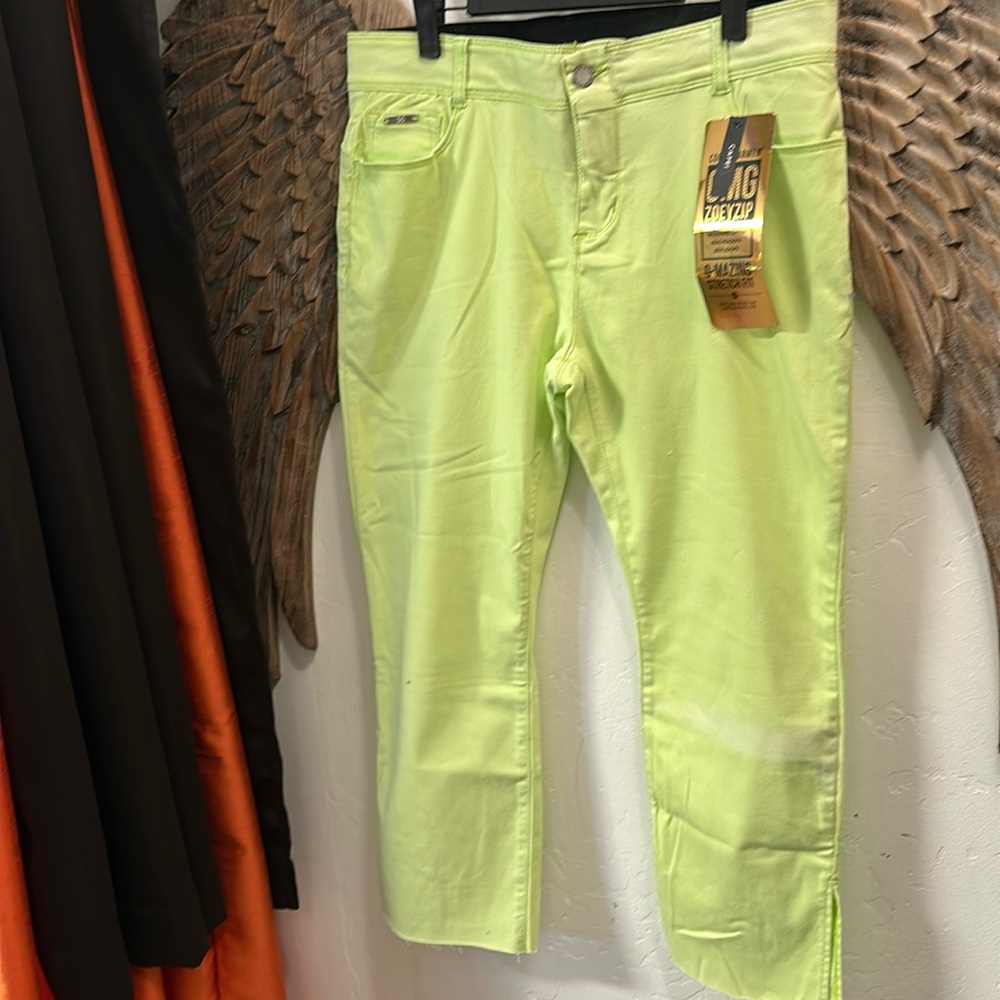 NWT lime it’s green denim capri with slit at bottom